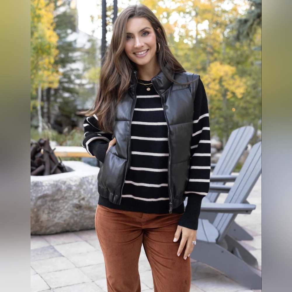 T Tahari Black/ White Striped Sweater Size L